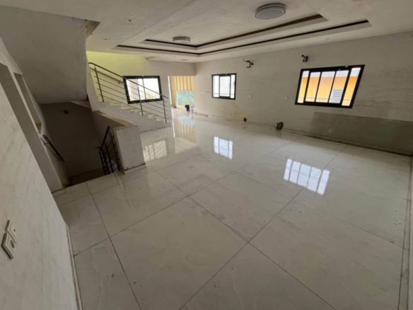 COCODY ANGRE CITÉ DIASPORA . -VILLA DUPLEX DE 8 PIÈCES AVEC UN SOUS- SOL