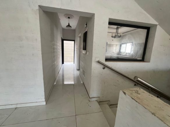 COCODY ANGRE CITÉ DIASPORA . -VILLA DUPLEX DE 8 PIÈCES AVEC UN SOUS- SOL