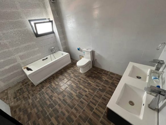 COCODY ANGRE CITÉ DIASPORA . -VILLA DUPLEX DE 8 PIÈCES AVEC UN SOUS- SOL