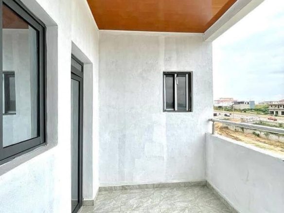 EN VENTE DIRECT COCODY ANGRÉ NOUVEAU CHU Un appartement de 5 pièces très bien situé