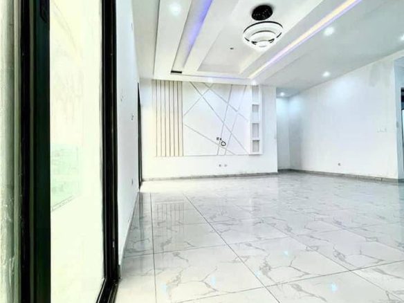 EN VENTE DIRECT COCODY ANGRÉ NOUVEAU CHU Un appartement de 5 pièces très bien situé