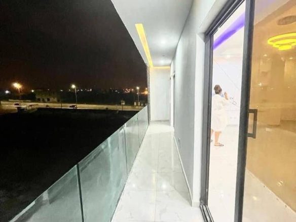 EN VENTE DIRECT COCODY ANGRÉ NOUVEAU CHU Un appartement de 5 pièces très bien situé