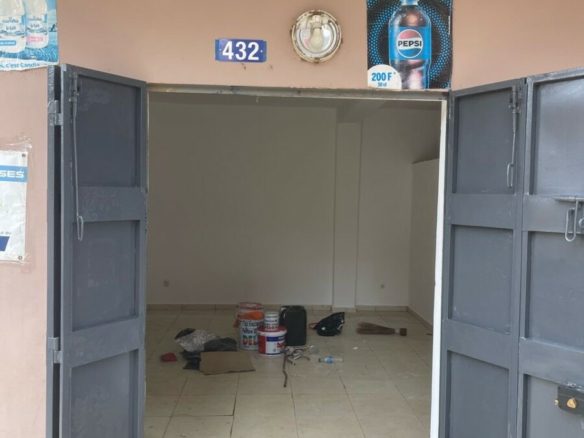 Grand magasin disponible à angré chu Loyer 200mil