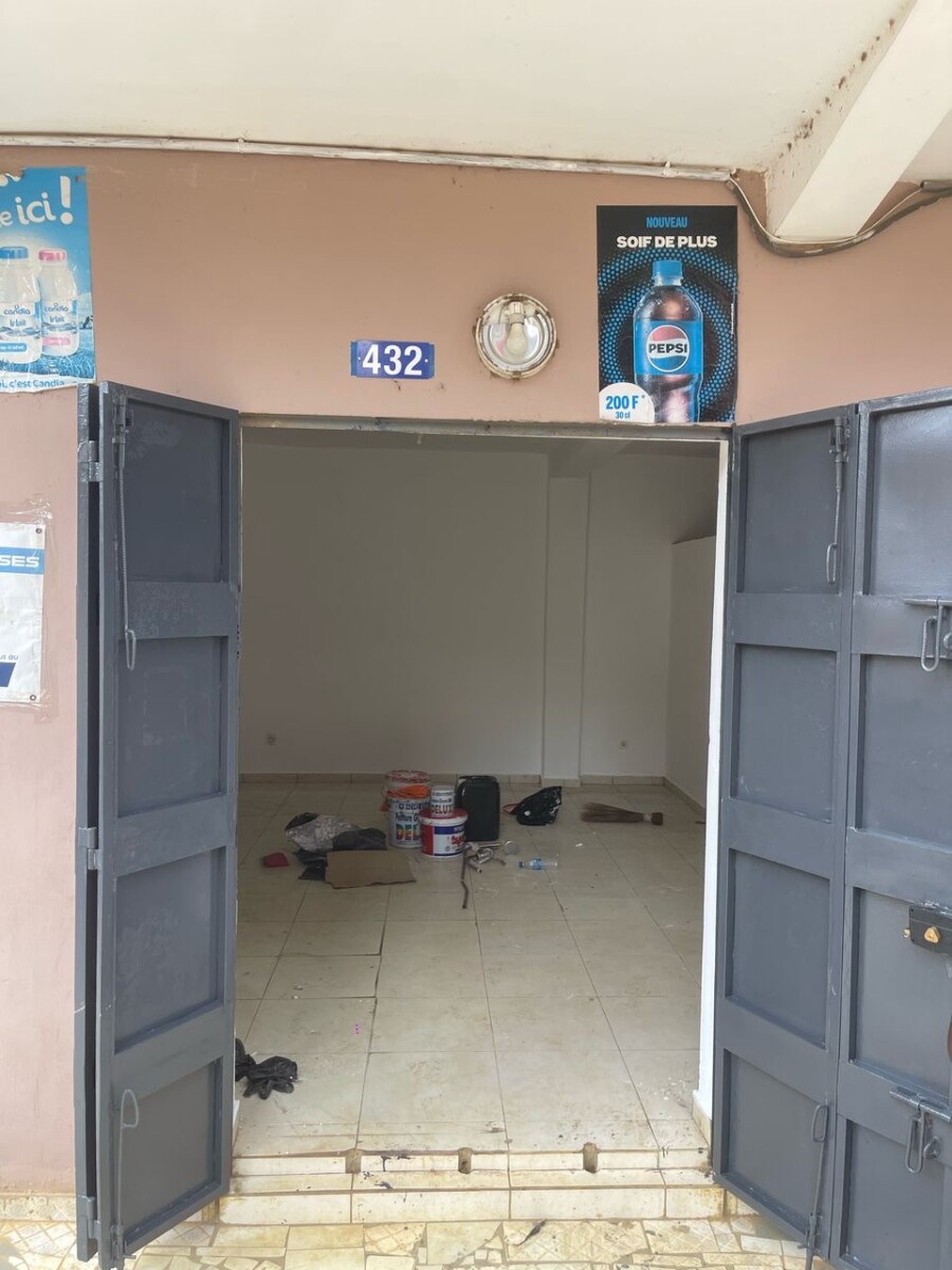 Grand magasin disponible à angré chu Loyer 200mil