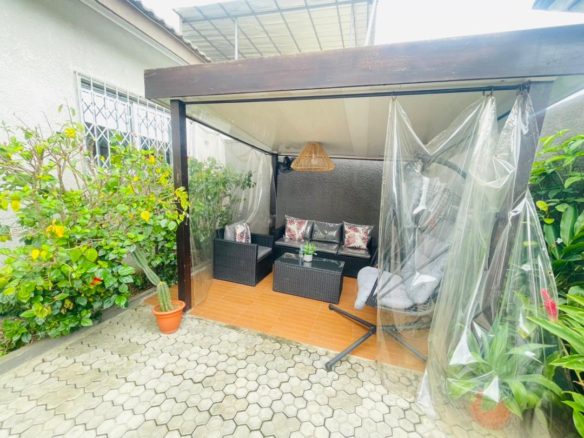 Villa basse haut standing de 3 pièces à louer dans l’immédiat avec les meubles à Cocody