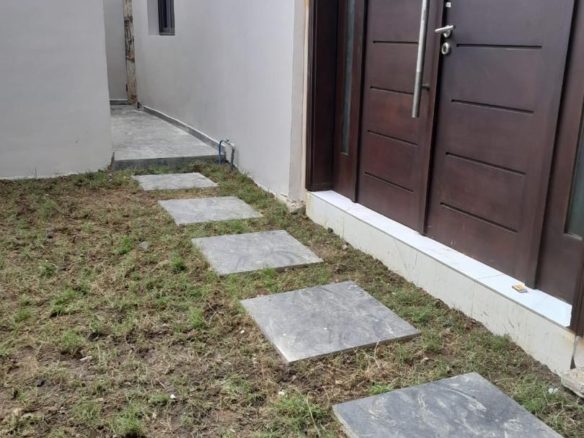 Location: Cocody Riviera 3 synacassi Villa duplex de 11 pièces : 5 chambres autonomes