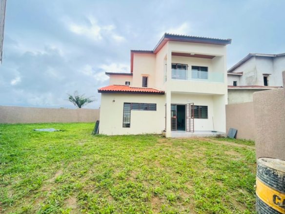 Nous avons une magnifique villa duplex de 4 pièces haut standing à louer à Bingerville