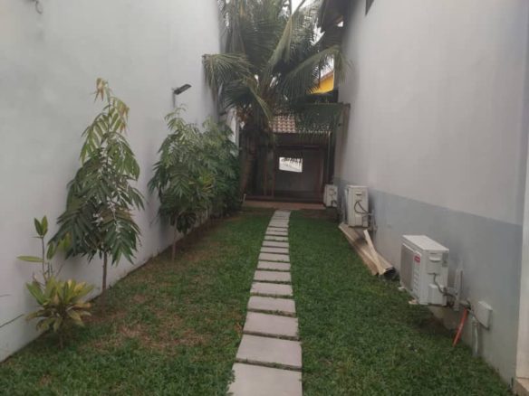 A VENDRE COCODY-ANGRÉ 8ÈME TRANCHE (CITÉ ARCADES 3) : Duplex marbré de 6 pièces + 1 dépend