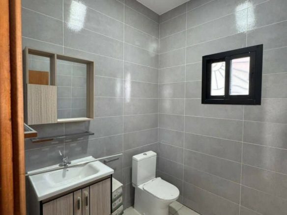 📍BASSAM🏡 À LOUER ✨Villa 5 pièces + Piscine ✅Loyer 800000 FCFA 📍 Grand-Bassam, Modeste