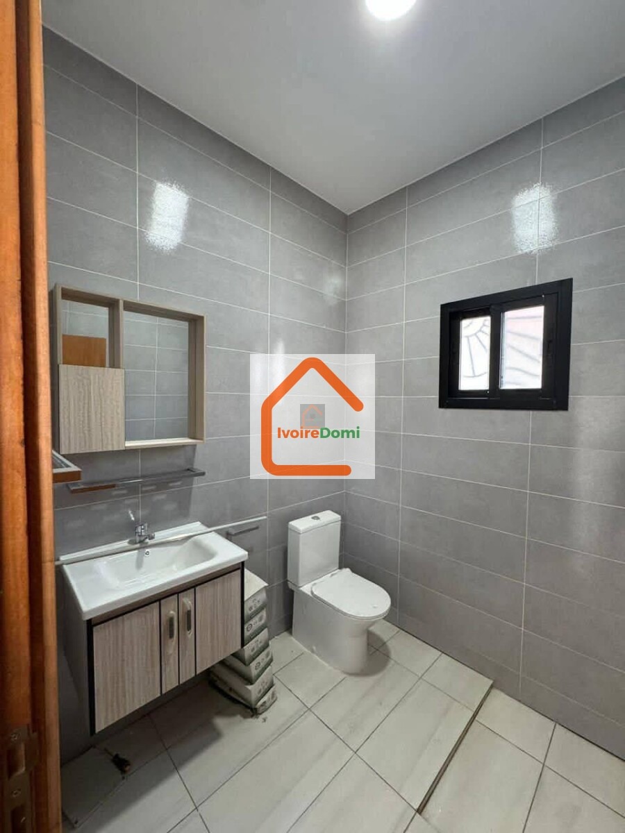 📍BASSAM🏡 À LOUER ✨Villa 5 pièces + Piscine ✅Loyer 800000 FCFA 📍 Grand-Bassam, Modeste