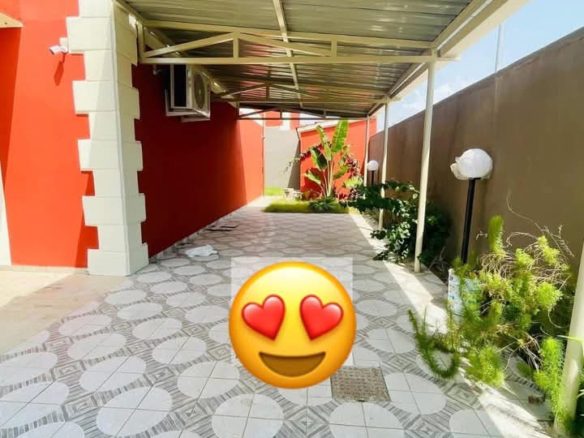 📍BASSAM CITÉ ITALIA MODESTE À louer villa 5 pièces + Piscine ✅Loyer 1300000 fcfa.