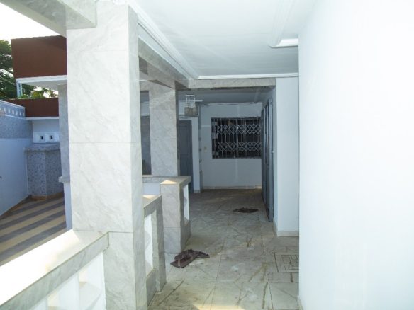 Une belle villa basse de 7 pièces prête à habiter en location. Située à Cocody