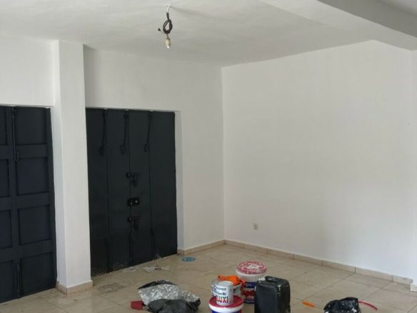 Grand magasin disponible à angré chu Loyer 200mil