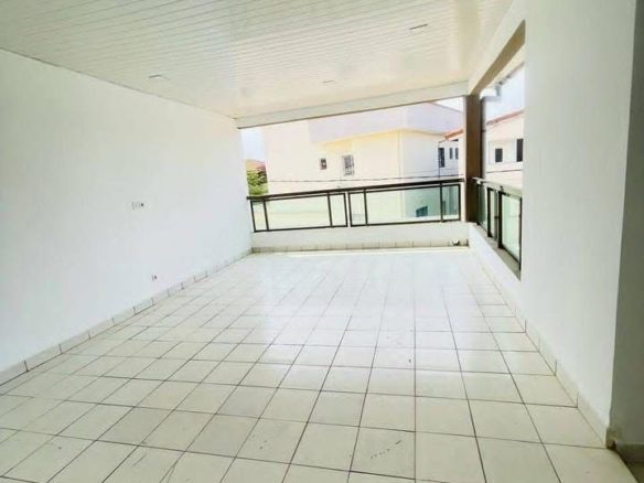 *Villa Duplex de Luxe à Louer sur la Route de Bassam* Nous vous proposons