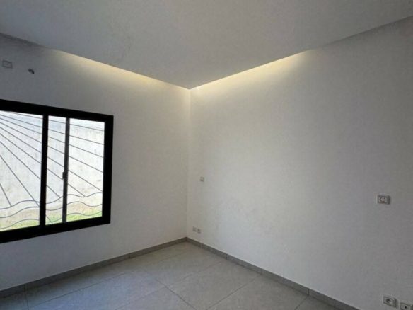 📍BASSAM🏡 À LOUER ✨Villa 5 pièces + Piscine ✅Loyer 800000 FCFA 📍 Grand-Bassam, Modeste