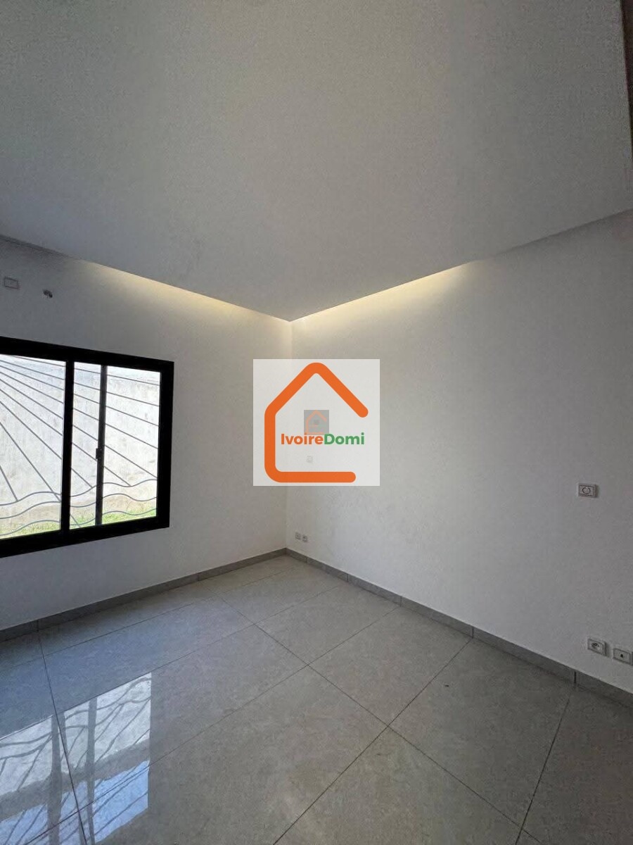 📍BASSAM🏡 À LOUER ✨Villa 5 pièces + Piscine ✅Loyer 800000 FCFA 📍 Grand-Bassam, Modeste
