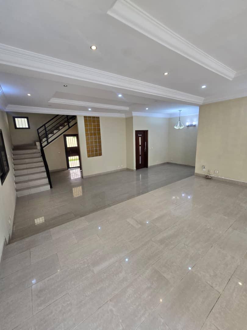 𝐋𝐎𝐂𝐀𝐓𝐈𝐎𝐍 𝐃𝐔𝐏𝐋𝐄𝐗 𝟔 𝐏𝐈È𝐂𝐄𝐒 , 𝐉𝐀𝐑𝐃𝐈𝐍