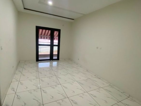 Duplex 5 pièces autonomes avec un garage de 3 voitures 🚗🚗🚗 balcon dans la chambre