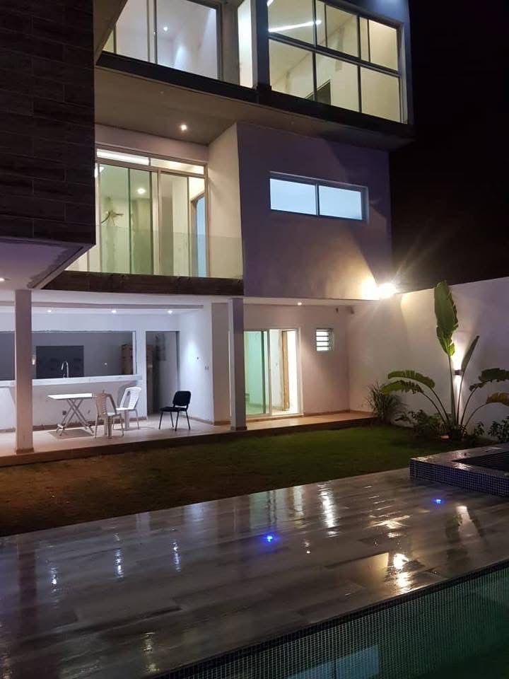 Nous mettons en location cette villa duplex à Cocody Rivièra 4 synacaci 2 !!!! Loyer: