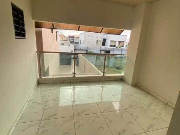 Duplex 5 pièces autonomes avec un garage de 3 voitures 🚗🚗🚗 balcon dans la chambre