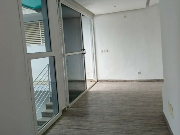 LOCATION Cocody Riviera4 Mbadon Composition : 03 salons 02 cuisines 04 chambres