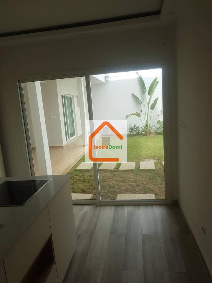 Nous mettons en location cette villa duplex à Cocody Rivièra 4 synacaci 2 !!!! Loyer:
