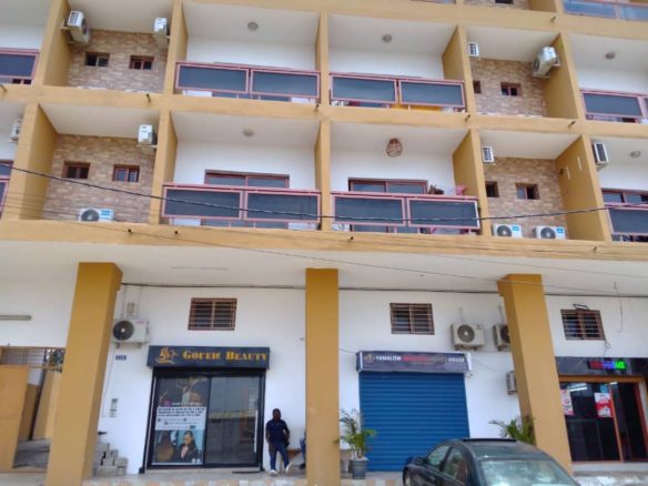 VENTE 📍ROUTE BINGERVILLE CARREFOUR ADAMA FACE À LA CITÉ BELLE VUE A