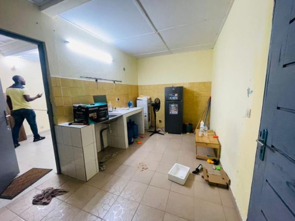 En location Villa Basse 4 pièces avec 2 indépendance cour avant et arrière a ANGRÉ Sicogi