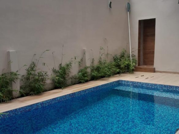 Location: Cocody Riviera 3 synacassi Villa duplex de 11 pièces : 5 chambres autonomes