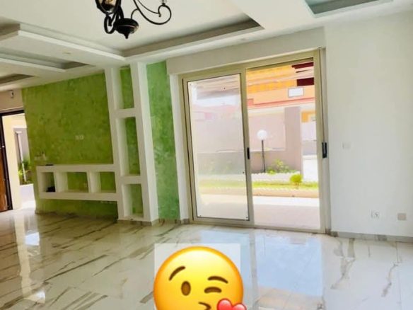 📍BASSAM CITÉ ITALIA MODESTE À louer villa 5 pièces + Piscine ✅Loyer 1300000 fcfa.