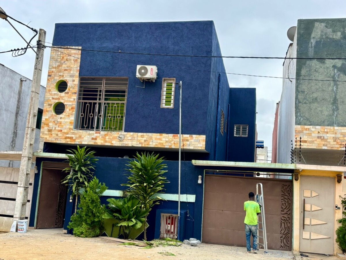 Disponible à angré nouveau chu Nouvelle construction Un duplex de 5p 4 chambres