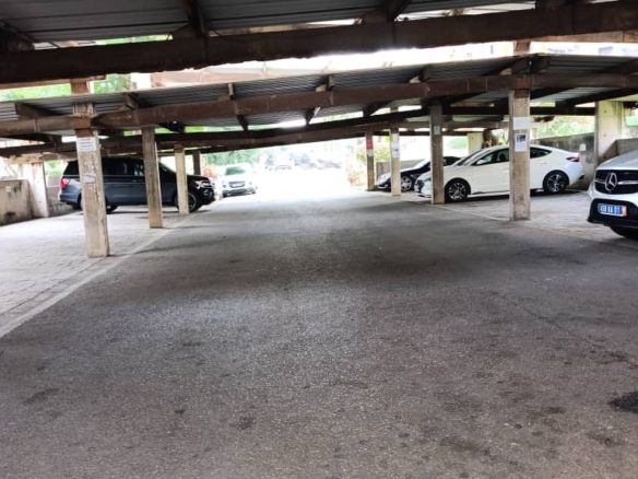 En vente à la riviera golf dans les caddys, un grand appartement de 5 pièces au 5e étage