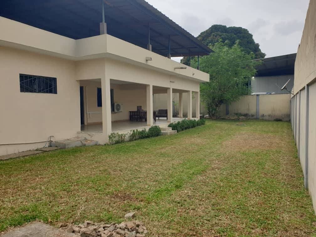 LOCATION VILLA BASSE 5 PIÈCES Cocody Riviéra Bonoumin situé non loin d’Abidjan Mall