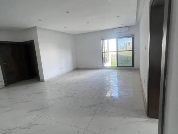 À louer📍BASSAM🏡 TRIPLEX 8 PIÈCES + PISCINE Vivez dans un confort exceptionnel.