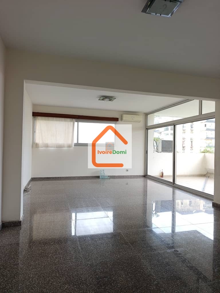 À la riviera golf dans les caddys, un grand appartement de 5 pièces au 5e étage
