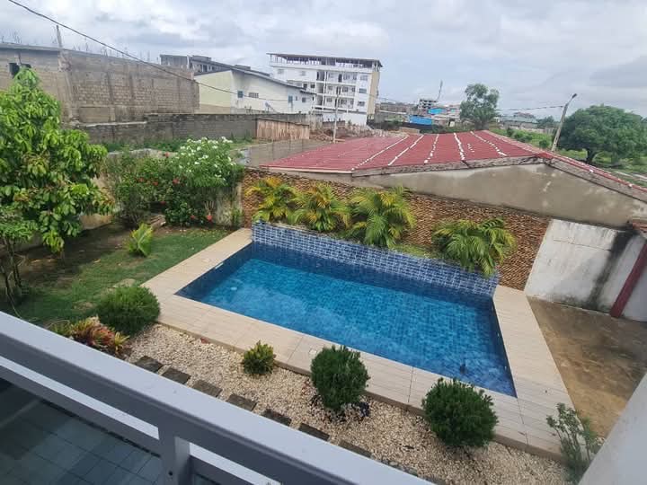 À LOUER : Magnifique Duplex🏡 5 PIÈCES MEUBLÉE avec Piscine 📍Bassam Carrefour Bâteau