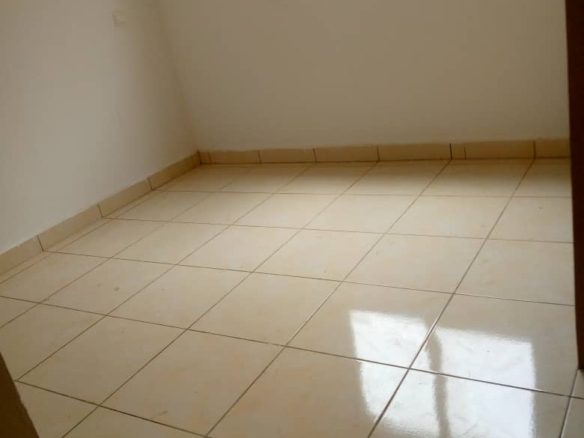 Location à Bingerville d’une 4 pièces dans la cité Addoha ( en allant dans le village