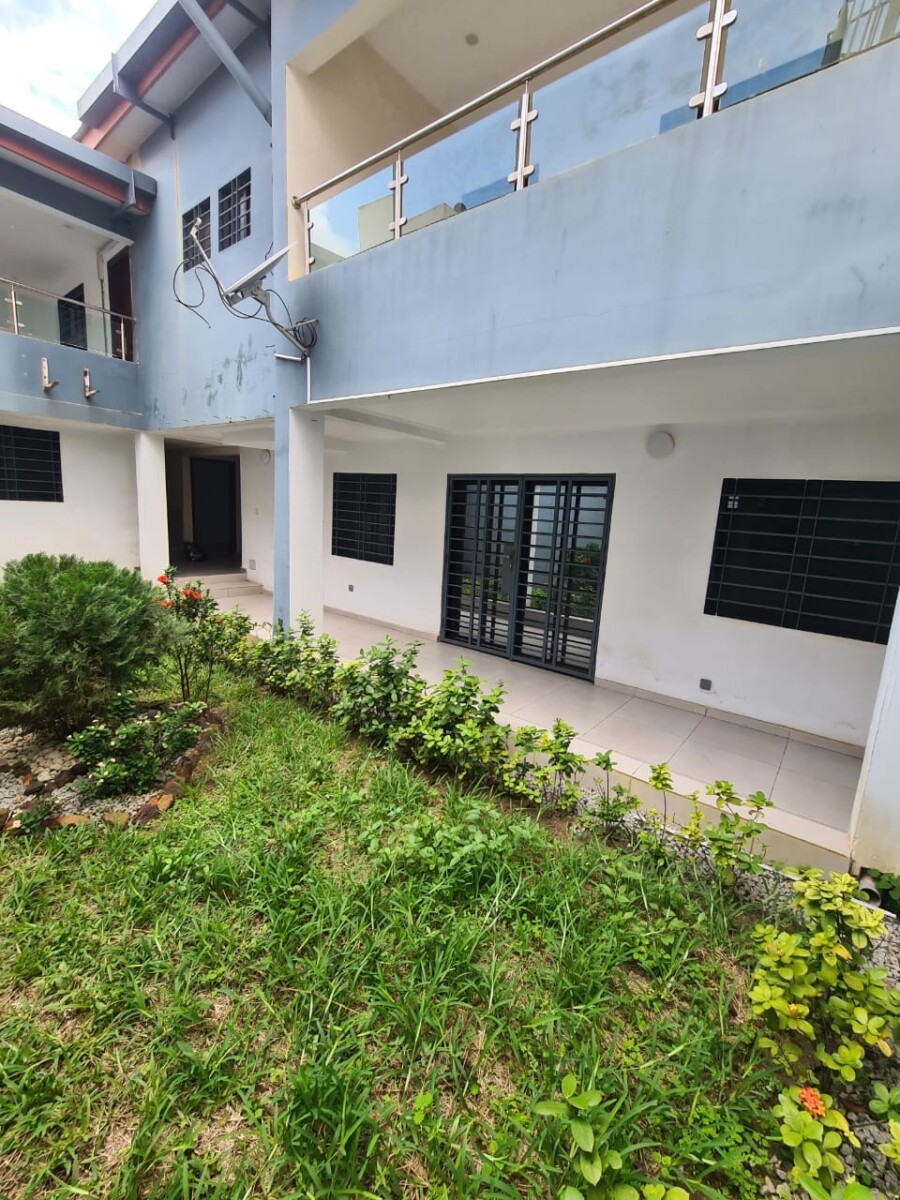 Disponible a angré nouveau chu cité harmonie une duplex composé de Deux grand salon