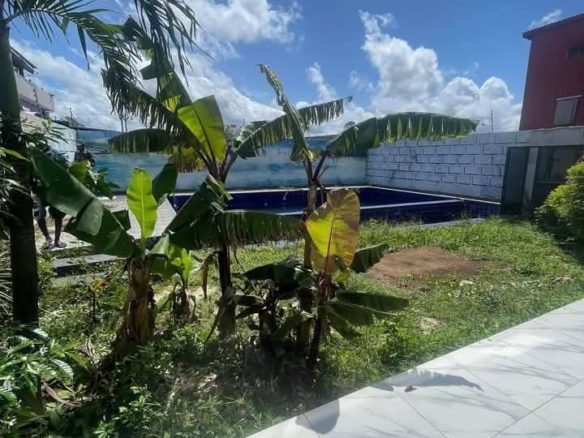 À louer📍BASSAM🏡 TRIPLEX 8 PIÈCES + PISCINE Vivez dans un confort exceptionnel.