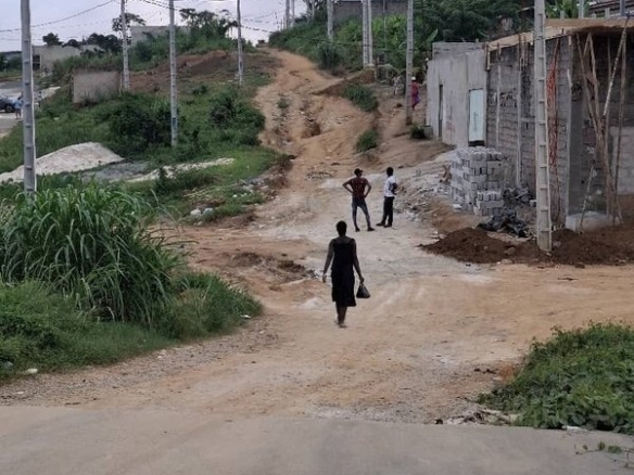 Terrain à l’angle de 417 m2 avec acd à Bingerville