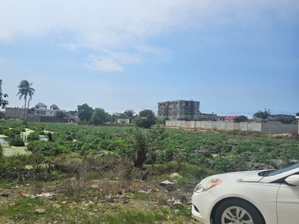Terrain 500 m2 avec acd à Grand Bassam