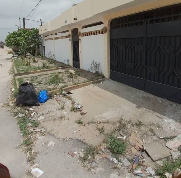 Vente villa vide 4 pièces à cocody-angré