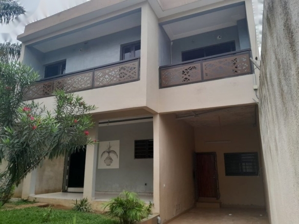 Location villa duplex 6 pièces à Cocody-angré chu