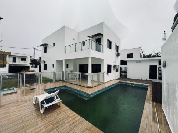 Location villa duplex 6pièces + piscine à Cocody-Angré chu
