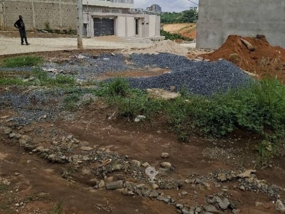 Terrain 400m² -Cocody-Angré Djorogobité 1