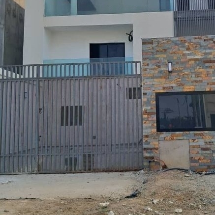 Vente villa triplex 6 pièces + piscine à Bingerville