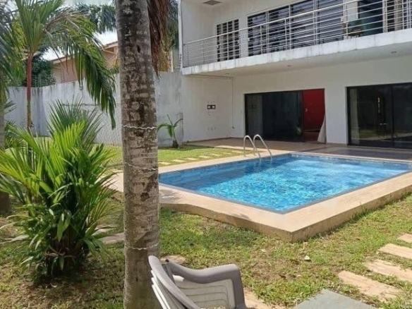 Location villa duplex 6 pièces avec piscine à louer à Cocody-riviera Golf 4