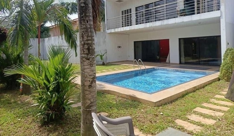 Location villa duplex 6 pièces avec piscine à louer à Cocody-riviera Golf 4