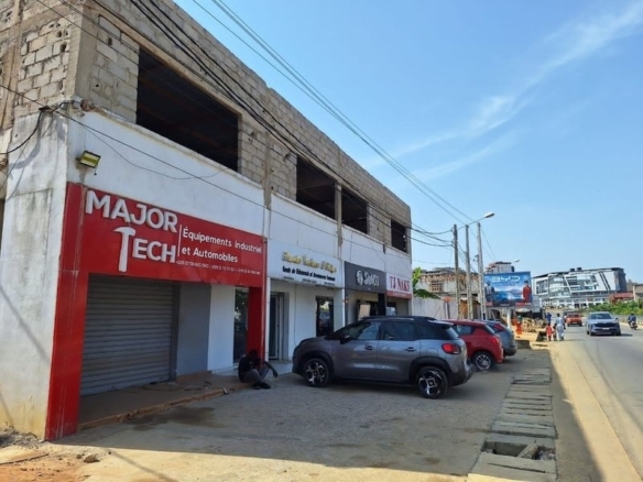 Location grand magasin à cocody-angré 9ème tranche