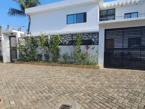 Location villa 6pièces + piscine à Cocody-Riviera 2